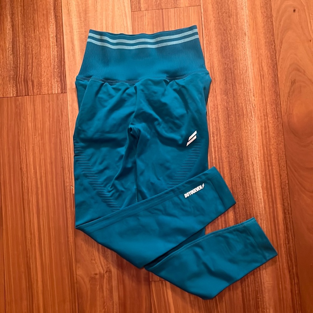 Barely worn blue DOYOUEVEN leggings